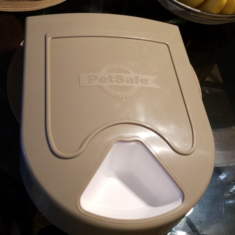 Pet Safe Feeder